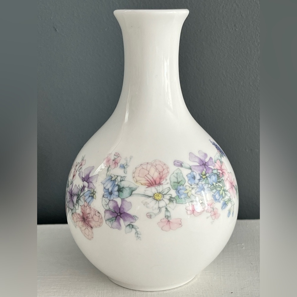 Wedgwood "Angela" Bone China Bud Vase Made in England